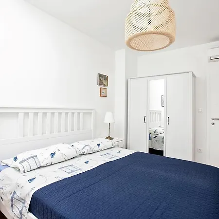 Leon Apartment Split