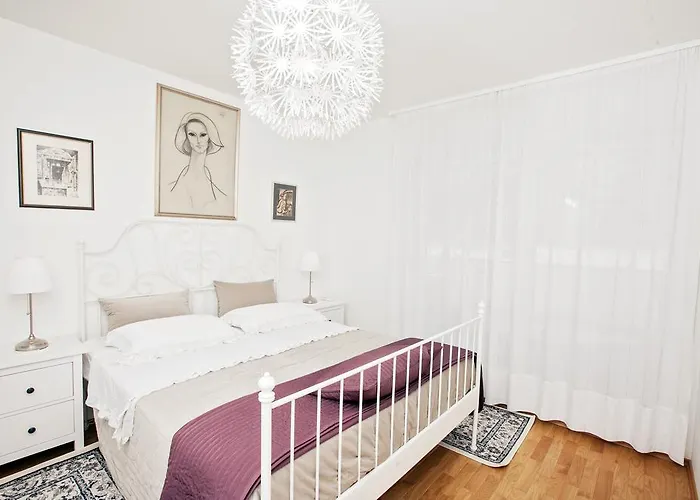 Leon Apartment Split